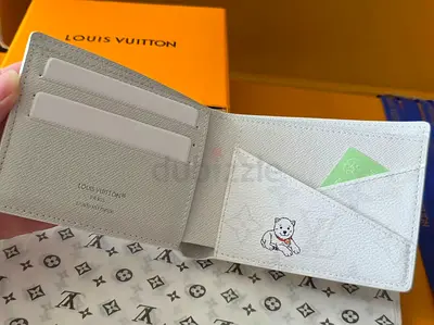 Louis vuitton multiple wallet in white