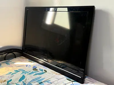Toshiba 40" LED TV - Good Working Condition