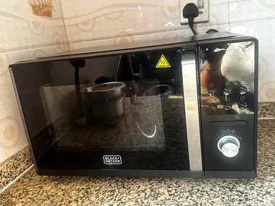 Black+Decker Countertop Microwave Oven - Good Working Condition (Brand New)