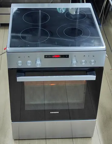 Siemens freestanding latest model electric range with ceramic hob and oven - good condition