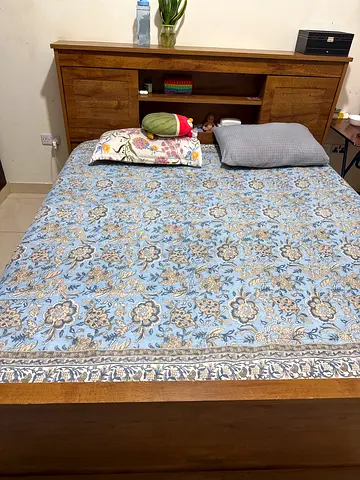 Queen size bed with mattress