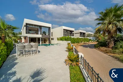 Upgraded | Remodelled 5 Bed | Golf Views