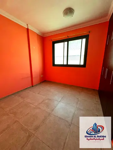 غرفه وصاله تحفة بالنباعة تكييف وغاز مركزي مساحات واسعة خزائن حائط باركينج مجاني موقع ممتاز سهل الوصول الى مخرج دبي صيانه على المالك تسهيلات في السداد