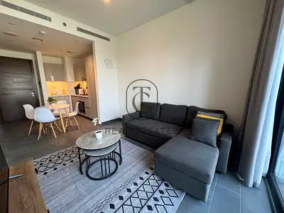Modern 1 Bedroom Apartment | Fully Furnished | The Crest