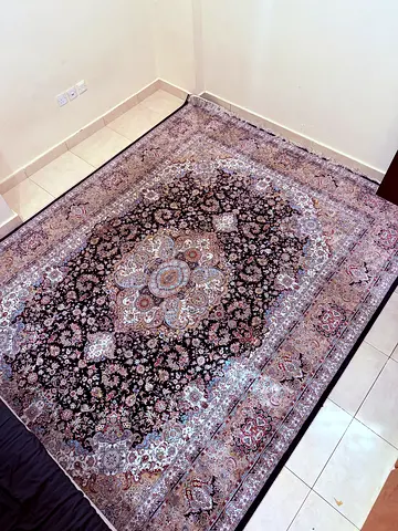 Classic Persian-style area rug 2.5 x 3.5M excellent condition