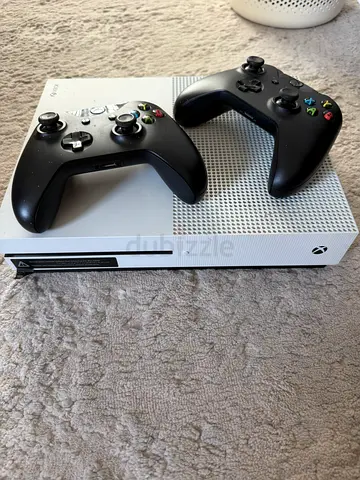 Xbox One S console with 2 controllers - Good working condition