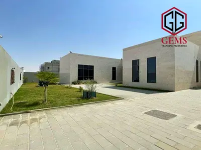 STUNNING | HIGH-QUALITY | SERVANT BLOCK | GARDEN