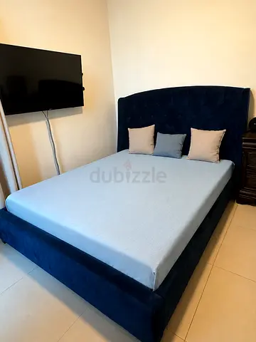 QUEEN SIZE BED WITH MATTRESS