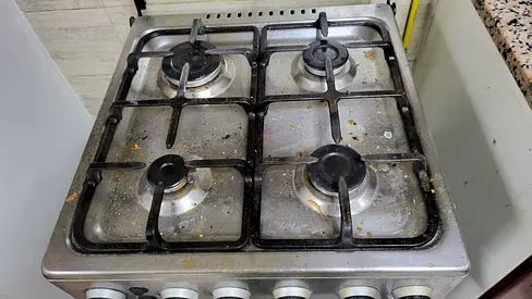 Midea 4-Burner Gas Cooker  Excellent Condition _300 Dhs only _Moving Sale