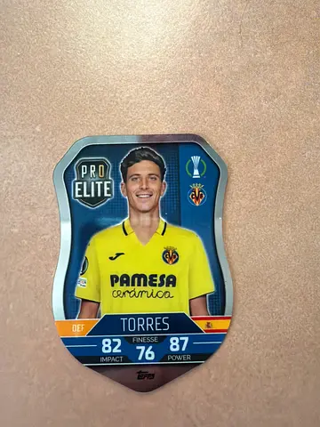 Chrome Pro Elite Pau Torres