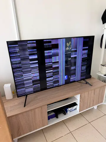 55-inch Samsung Smart TV with cracked/damaged screen - for parts or repair