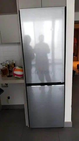 Hitachi bottom freezer Refrigerator