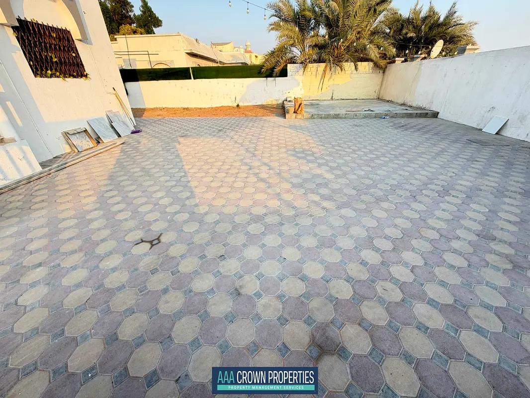 Fully renovated 5bhk villa big hall garden car parking