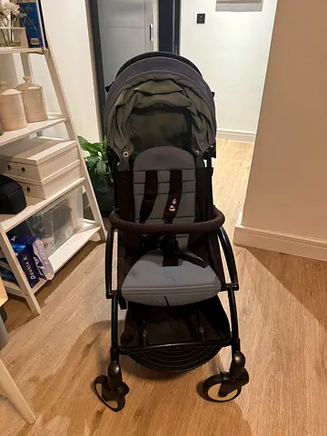 Babyzen Yoyo - Lightweight stroller in good condition, folds compactly