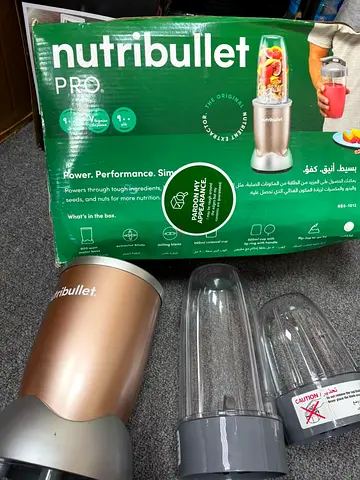 Nutribullet Pro blender with cups and box - Brand new item Box only damaged