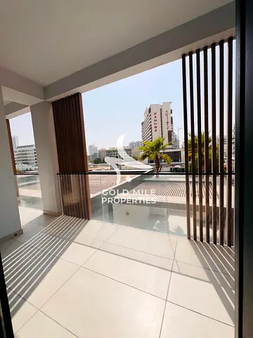 13Months contract Bright 3BR+Maidroom (2Parking slots) 6 payments