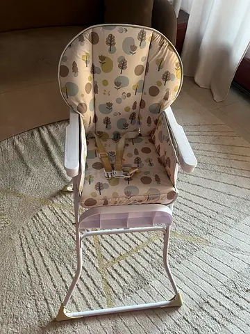 Lightweight White Baby High Chair / Feeding Chair - Good Condition