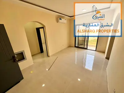 غرفتين وصالة تتميز بمساحة كبيرة وتصميم عملي يوفر الراحة للسكن العائلي _ بلكونة بإطلالة مفتوحة تمنح الشقة أجواء مشرقة
