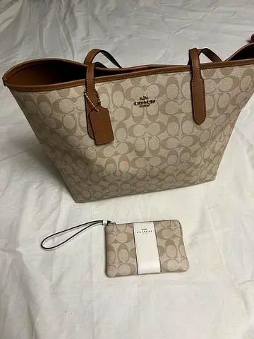 Coach Tote Bag (Large) + wristlet [Original from USA] 😍