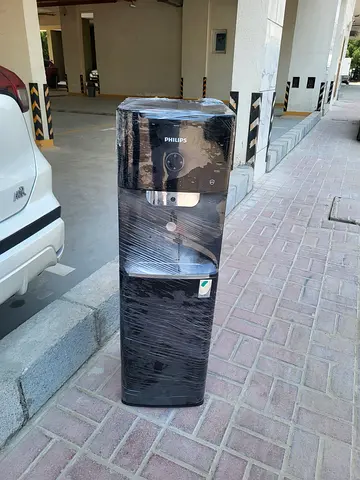 Bottom load water dispenser