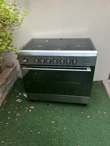 Used freestanding gas cooker with oven - good working condition