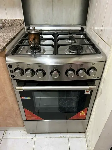 Stainless steel freestanding gas cooker with oven - good working condition