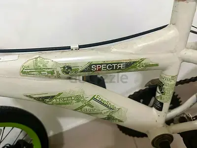 Kids white freestyle bicycle with green accents - Very good condition
