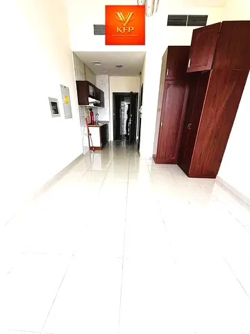 📍 Al Rigga Metro Access! Prime Location! Chiller Free! 📍