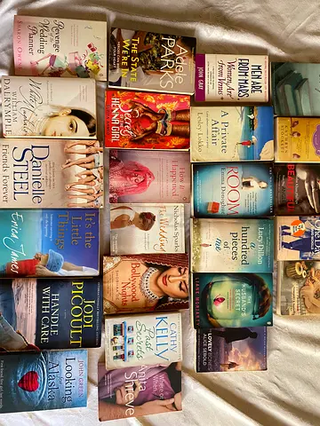 Mixed collection of popular paperback novels and women's fiction - good condition
