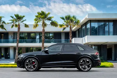 2023 AUDI RS Q8 photo 2