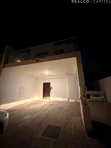 R4EM-Corner Unit |L shape 4 bedroom vacant