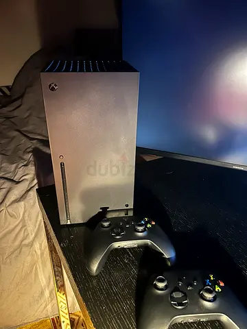 XBOX SERIES X WITH 2 CONTROLLERS