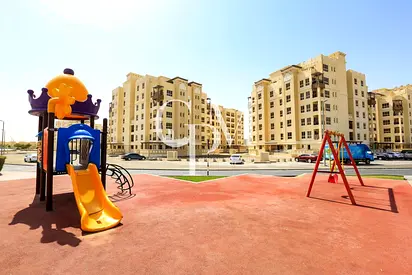منزل واسع | 3 غرف نوم مع غرفة خادمة | مدخل خاص | إطلالة على المجتمع