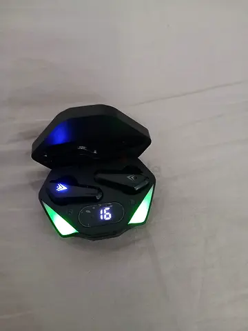 Gaming and normal style cool ear buds price negociable