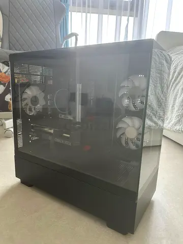 Custom Mid-Tower Gaming PC Case with Tempered Glass Side Panel