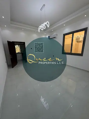 مساحة كبيرة / موقع مميز وحيوي / قريب من الخدمات والمرافق