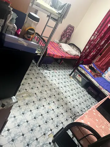 Executive bed space available for male nearby Sharaf DG metro Al Mankhool area bur Dubai