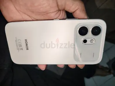 Honor smartphone - Good condition, gold color with 200MP AI camera with Photo to image converter