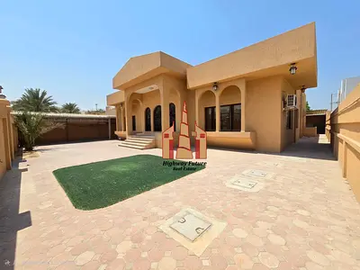 Full renovated spacious like new 4 bedroom villa hall Majlis Maid room parking single story villa 120k