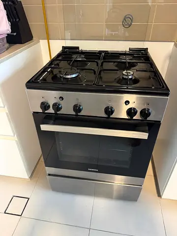 Siemens 4 burner gas cooker 60 by 60