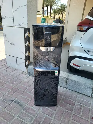 Bottom load water dispenser