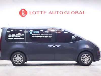 2022 Hyundai STARIA photo 3