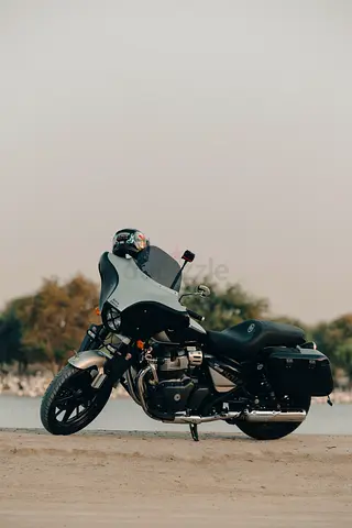 Royal Enfield Super Meteor 650 – Excellent Condition | Premium Accessories