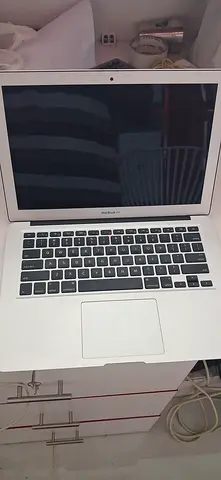 MacBook Air (White/Aluminum) - Good Condition, 13-inch