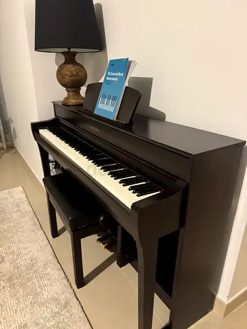 Yamaha CPL- 735 digital piano with bench — compact upright-style keyboard