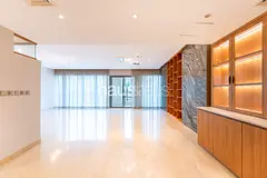 Fully Renovated | Burj view | Large Layout