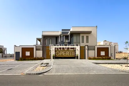 5 BR Corner Villa | Biggest Plot | Private Garden