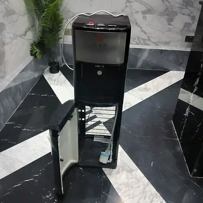 Bottom load water dispenser