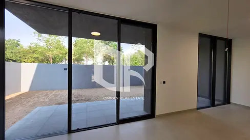 Corner Townhouse نادر في قلب الطبيعة | 4BR + أرض 2,713 قدم² | مجتمع مسار الأخضر | سارُو – 3.6 مليون قابل للتفاوض