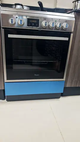 Whirlpool freestanding stainless steel electric cooker with oven - good working condition